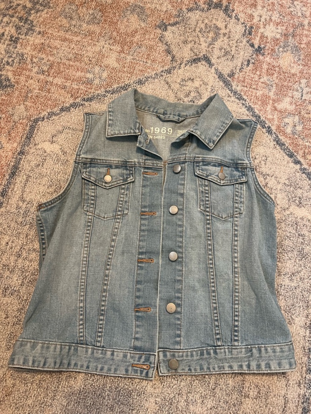 GAP 1969 Light Wash Denim Vest vintage 2013 size medium grunge / western